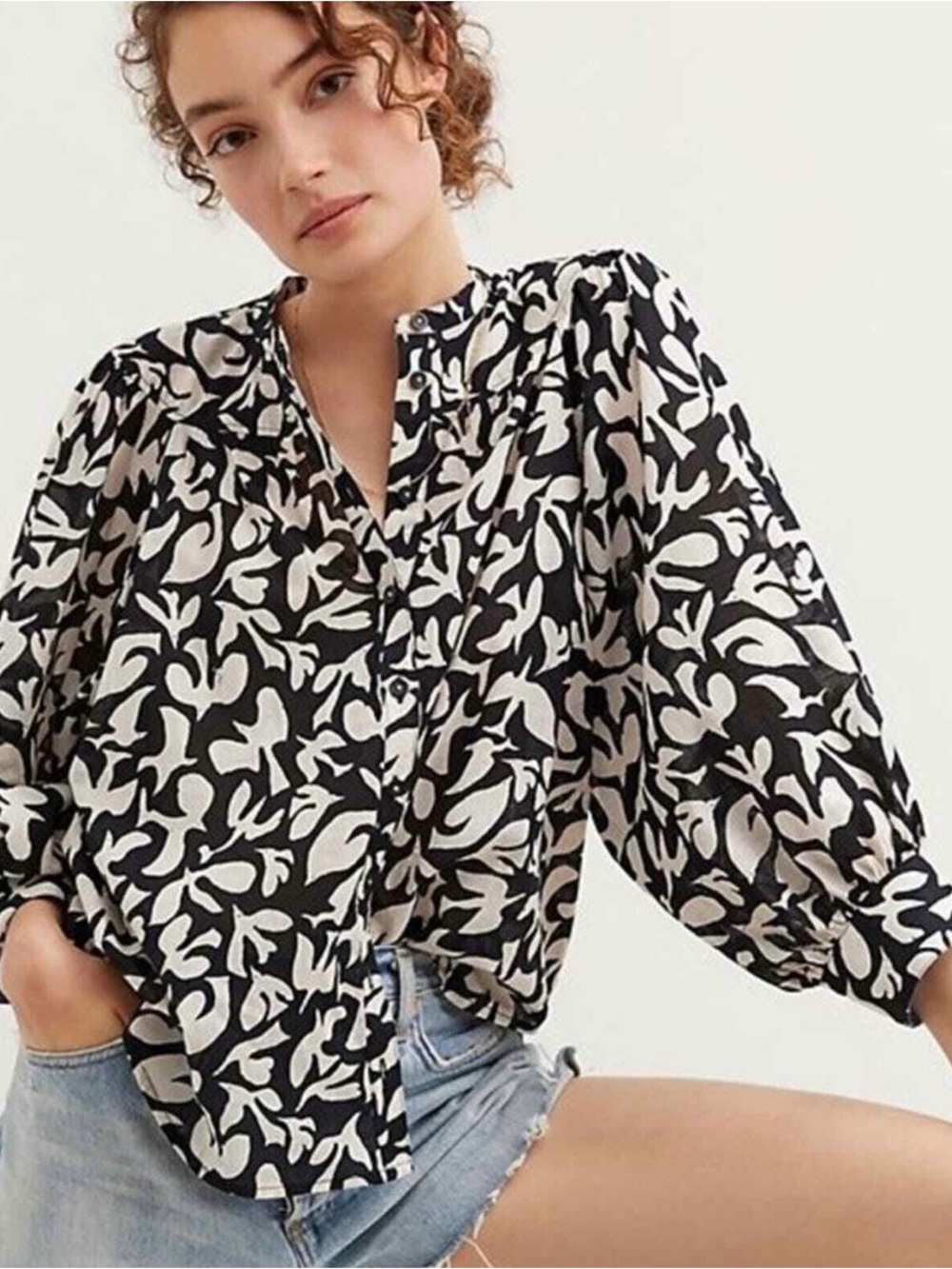ANTHROPOLOGIE DANIELLE KROLL Abstract Bird Pattern Blouse